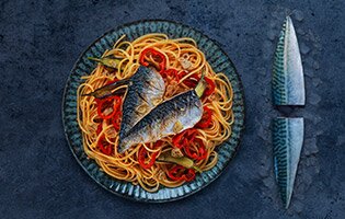 Norwegian mackerel with tomato pasta